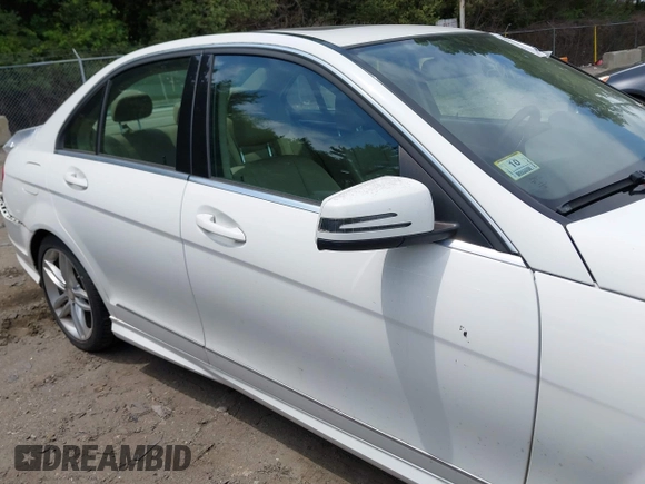 2013 Mercedes-Benz C 300 Sport с VIN WDDGF8AB1DA793939, выставлен на аукционе IAAI как лот 42537158 с пробегом 211 600 миль миль и . История ставок и продаж доступна на DreamBid. Изображение 13.