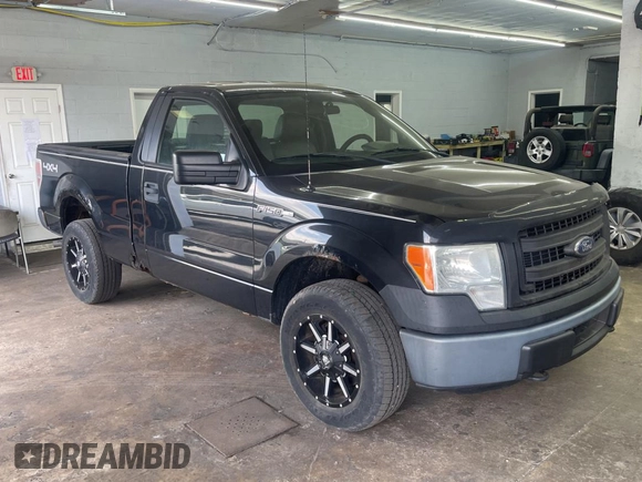 2014 Ford F-150 XL z VIN 1FTMF1EM5EFA86587, wystawiony jako Copart lot #64393115 z przebiegiem 165 549 mil mil oraz Czysty tytuł • Clean title. Historia ofert i sprzedaży dostępna na DreamBid. Obrazek 1.