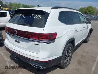2024 Volkswagen Atlas SE z VIN 1V2HR2CA7RC532493, wystawiony jako IAAI lot #41970251 z przebiegiem 32 124 mil mil oraz . Historia ofert i sprzedaży dostępna na DreamBid. Obrazek 4.