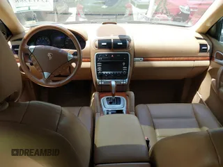 2009 Porsche Cayenne z VIN WP1AA29P19LA06722, wystawiony jako IAAI lot #42314288 z przebiegiem 126 027 mil mil oraz . Historia ofert i sprzedaży dostępna na DreamBid. Obrazek 5.