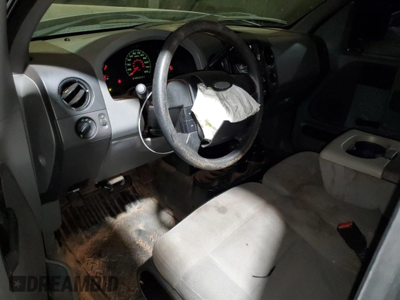 2005 Ford F-150 STX z VIN 1FTRF04W05KC85556, wystawiony jako Copart lot #83096844 z przebiegiem 190 436 mil mil oraz Szkoda całkowita • Salvage title. Historia ofert i sprzedaży dostępna na DreamBid. Obrazek 8.