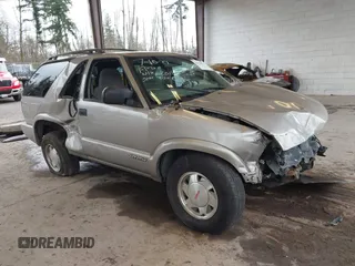 2001 GMC Jimmy SLS Base with VIN 1GKCS18W81K183440, listed as a IAAI auction lot 41611974 with 1 mi miles. Bid and sale history available at carsss.com. Image 1.