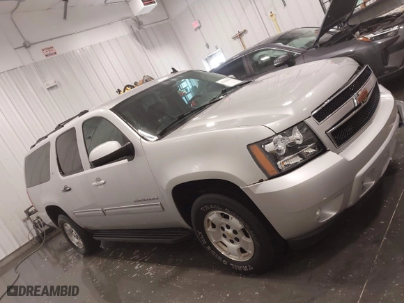 2010 Chevrolet Suburban LT with VIN 1GNUKJE37AR236296, listed as a IAAI auction lot 41654842 with 259,914 mi miles. Bid and sale history available at carsss.com. Image 13.