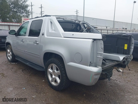 2013 Chevrolet Avalanche LTZ with VIN 3GNMCGE04DG109502, listed as a IAAI auction lot 41335363 with 166,877 mi miles. Bid and sale history available at carsss.com. Image 3.