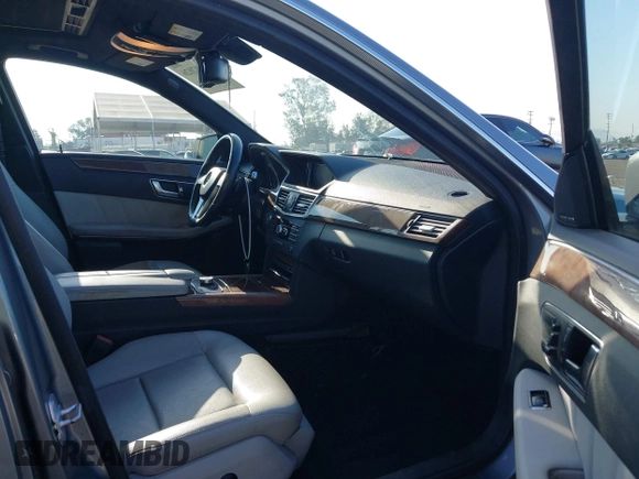 2013 Mercedes-Benz E 350 Luxury z VIN WDDHF5KB0DA745639, wystawiony jako IAAI lot #42407026 z przebiegiem 305 400 mil mil oraz . Historia ofert i sprzedaży dostępna na DreamBid. Obrazek 5.