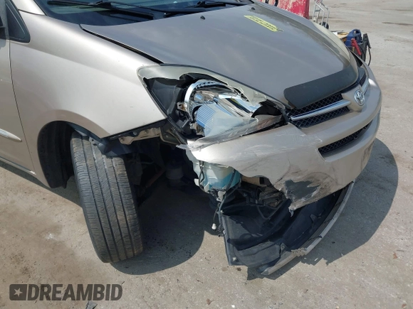 2005 Toyota Sienna XLE with VIN 5TDBA22CX5S049025, listed as a IAAI auction lot 42071795 with 237,858 mi miles. Bid and sale history available at carsss.com. Image 14.