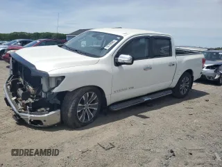 2018 Nissan Titan SV z VIN 1N6AA1E55JN525150, wystawiony jako Copart lot #58199985 z przebiegiem 105 576 mil mil oraz Szkoda całkowita • Salvage title. Historia ofert i sprzedaży dostępna na DreamBid. Obrazek 1.