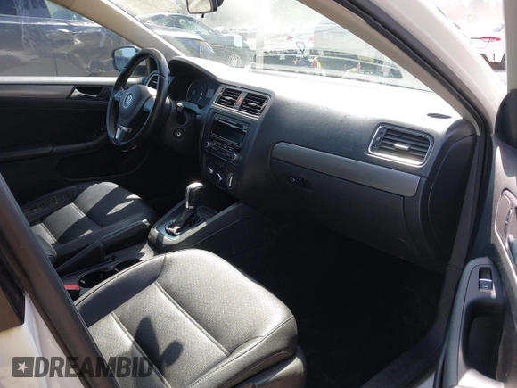 2013 Volkswagen Jetta TDI w/Premium с VIN 3VWLL7AJXDM388780, выставлен на аукционе IAAI как лот 42167972 с пробегом 189 950 миль миль и . История ставок и продаж доступна на DreamBid. Изображение 5.