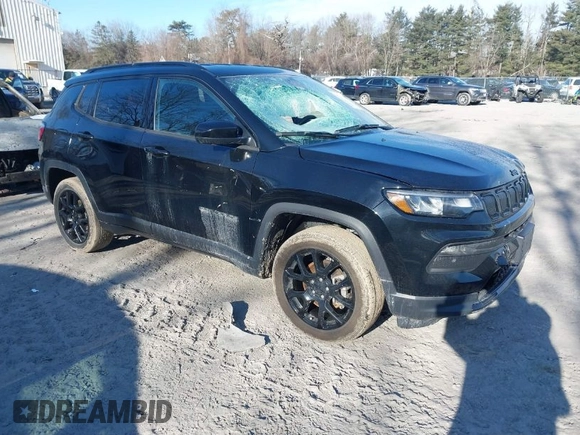 2022 Jeep Compass Latitude with VIN 3C4NJDBB7NT195727, listed as a IAAI auction lot 41693643 with 33,413 mi miles and . Bid and sale history available at DreamBid. Image 1.