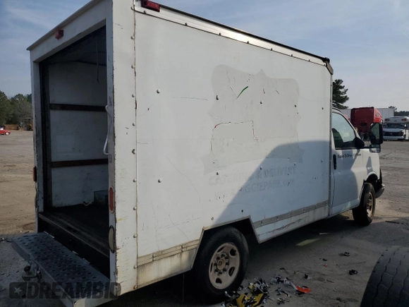 2008 GMC Savana Commercial SRW 9E9 z VIN 1GDGG31C581911818, wystawiony jako Copart lot #85302684 z przebiegiem 192 740 mil mil oraz Szkoda całkowita • Salvage title. Historia ofert i sprzedaży dostępna na DreamBid. Obrazek 3.