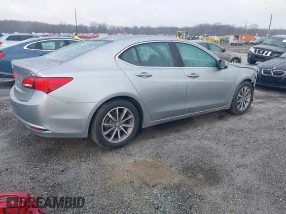 2020 Acura TLX w/Technology Pkg with VIN 19UUB1F52LA012204, listed as a IAAI auction lot 41467041 with 31,484 mi miles. Bid and sale history available at carsss.com. Image 4.