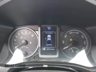 2017 Toyota Tacoma SR5 z VIN 3TMAZ5CN7HM050496, wystawiony jako IAAI lot #40958166 z przebiegiem 104 950 mil mil oraz . Historia ofert i sprzedaży dostępna na DreamBid. Obrazek 7.