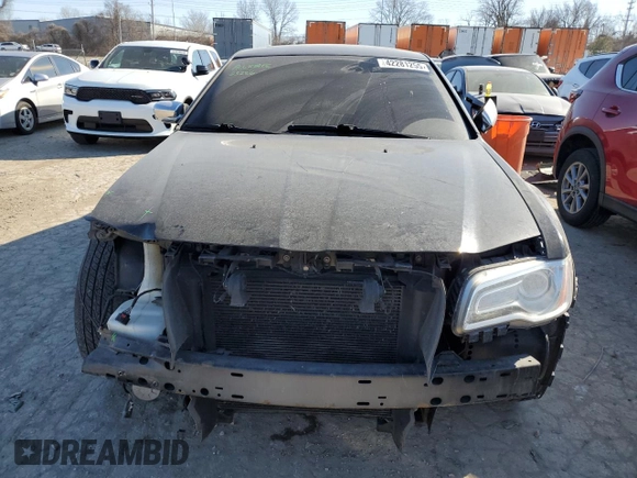 2013 Chrysler 300 C z VIN 2C3CCAKT4DH600916, wystawiony jako Copart lot #42281255 z przebiegiem 173 998 mil mil oraz Szkoda całkowita • Salvage title. Historia ofert i sprzedaży dostępna na DreamBid. Obrazek 5.