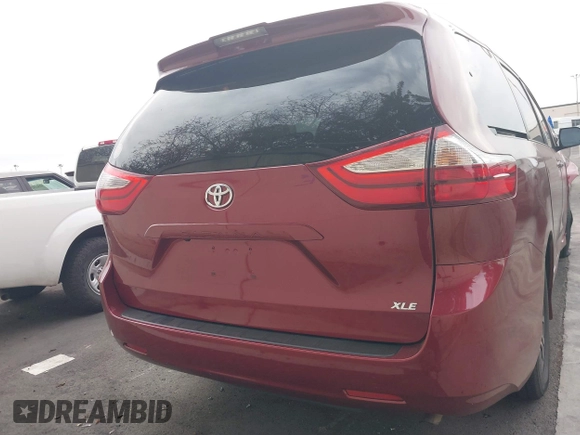 2018 Toyota Sienna XLE Auto Access Seat with VIN 5TDYZ3DC8JS932914, listed as a IAAI auction lot 41178252 with 112,009 mi miles. Bid and sale history available at carsss.com. Image 16.