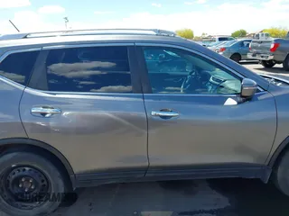 2015 Nissan Rogue SV with VIN 5N1AT2ML0FC862309, listed as a IAAI auction lot 42138785 with 271,537 mi miles and . Bid and sale history available at carsss.com. Image 13.