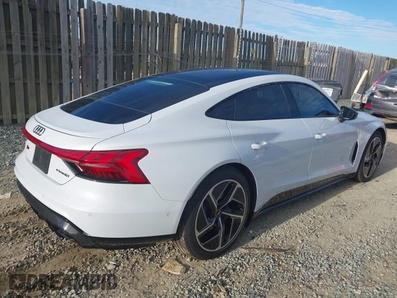 2023 Audi RS e-tron GT z VIN WAUBHBFW5P7903655, wystawiony jako IAAI lot #40952092 z przebiegiem 8 959 mil mil oraz . Historia ofert i sprzedaży dostępna na DreamBid. Obrazek 4.