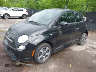 2015 FIAT 500e z VIN 3C3CFFGE4FT689654, wystawiony jako IAAI lot #42199588 z przebiegiem 20 681 mil mil oraz . Historia ofert i sprzedaży dostępna na DreamBid. Obrazek 2.