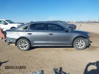 2017 Volkswagen Passat S z VIN 1VWAT7A39HC071640, wystawiony jako IAAI lot #41686081 z przebiegiem 136 638 mil mil oraz . Historia ofert i sprzedaży dostępna na DreamBid. Obrazek 14.