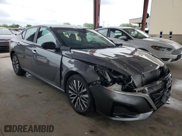 2025 Nissan Altima SV with VIN 1N4BL4DV4SN338543, listed as a Copart auction lot 54542485 with 9,179 mi miles and Clean Title. Bid and sale history available at DreamBid. Image 4.
