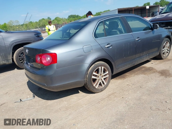 2005 Volkswagen Jetta 2.5L with VIN 3VWSF71K95M616748, listed as a IAAI auction lot 42111369 with Not provided miles and . Bid and sale history available at DreamBid. Image 4.
