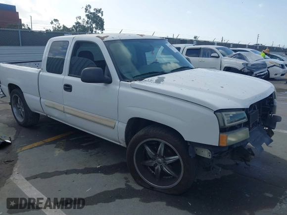 2004 Chevrolet Silverado 1500 Work Truck with VIN 2GCEC19T641229261, listed as a IAAI auction lot 41945835 with 197,667 mi miles. Bid and sale history available at carsss.com. Image 1.