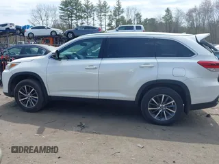 2019 Toyota Highlander SE z VIN 5TDJZRFH5KS594502, wystawiony jako IAAI lot #42118942 z przebiegiem 48 351 mil mil oraz . Historia ofert i sprzedaży dostępna na DreamBid. Obrazek 13.