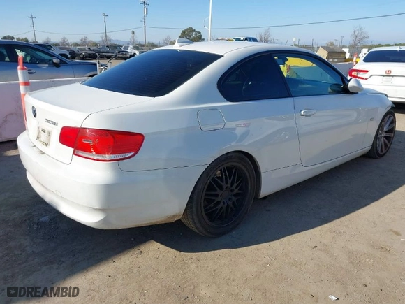 2009 BMW 3 Series 328i with VIN WBAWB33539P136914, listed as a IAAI auction lot 41424408 with 176,748 mi miles. Bid and sale history available at carsss.com. Image 4.