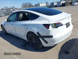 2023 Tesla Model 3 z VIN 5YJ3E1EA1PF545223, wystawiony jako IAAI lot #41591588 z przebiegiem 26 523 mil mil oraz . Historia ofert i sprzedaży dostępna na DreamBid. Obrazek 3.