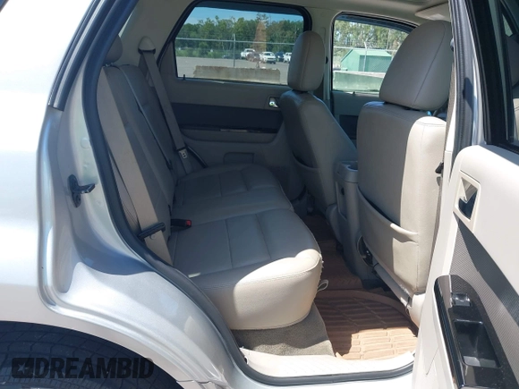 2009 Ford Escape Hybrid z VIN 1FMCU593X9KA59775, wystawiony jako IAAI lot #42763464 z przebiegiem 142 396 mil mil oraz . Historia ofert i sprzedaży dostępna na DreamBid. Obrazek 8.