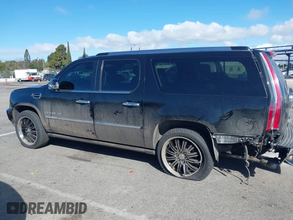 2011 Cadillac Escalade ESV Premium z VIN 1GYS4JEFXBR189541, wystawiony jako IAAI lot #41731883 z przebiegiem 106 023 mil mil oraz . Historia ofert i sprzedaży dostępna na DreamBid. Obrazek 14.