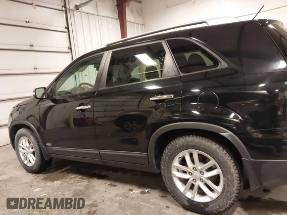 2015 Kia Sorento LX with VIN 5XYKTCA66FG573928, listed as a IAAI auction lot 42017586 with 174,939 mi miles. Bid and sale history available at carsss.com. Image 14.