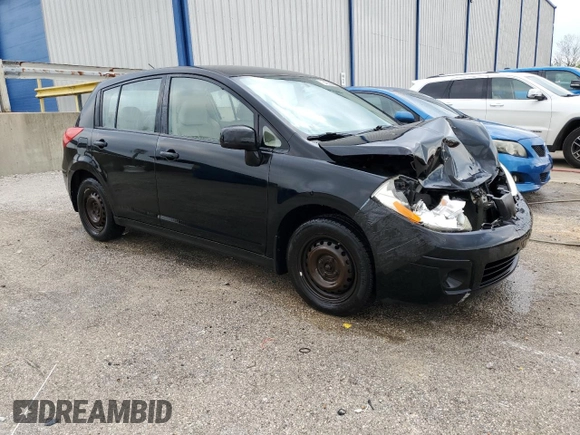 2009 Nissan Versa S z VIN 3N1BC13E19L447131, wystawiony jako Copart lot #54858845 z przebiegiem 190 029 mil mil oraz Nie do naprawy • Non repairable. Historia ofert i sprzedaży dostępna na DreamBid. Obrazek 4.