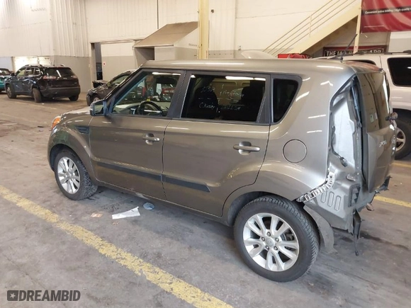 2013 Kia Soul + with VIN KNDJT2A62D7617925, listed as a IAAI auction lot 41117113 with 134,910 mi miles. Bid and sale history available at carsss.com. Image 3.