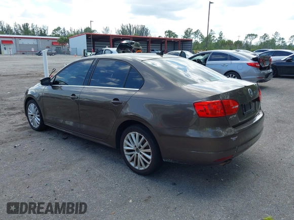 2012 Volkswagen Jetta Sedan SEL w/Sunroof with VIN 3VWLX7AJ9CM409833, listed as a IAAI auction lot 42008181 with 185,803 mi miles. Bid and sale history available at carsss.com. Image 3.