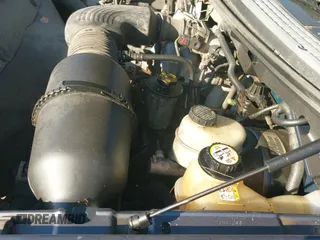 2005 Ford F-150 XL с VIN 1FTRF14W85KC59938, выставлен на аукционе IAAI как лот 43084498 с пробегом 86 073 миль миль и . История ставок и продаж доступна на DreamBid. Изображение 16.