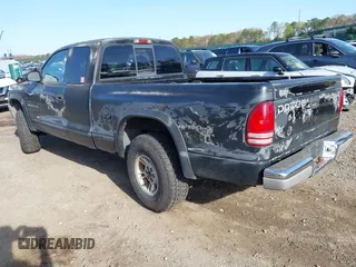 1999 Dodge Dakota SLT with VIN 1B7GG22X8XS115282, listed as a IAAI auction lot 42136576 with 220,465 mi miles and . Bid and sale history available at carsss.com. Image 3.