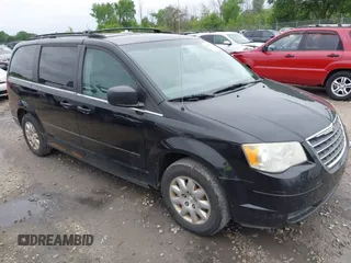 2009 Chrysler Town & Country LX z VIN 2A8HR44E79R604159, wystawiony jako IAAI lot #42423720 z przebiegiem 180 303 mil mil oraz . Historia ofert i sprzedaży dostępna na DreamBid. Obrazek 1.