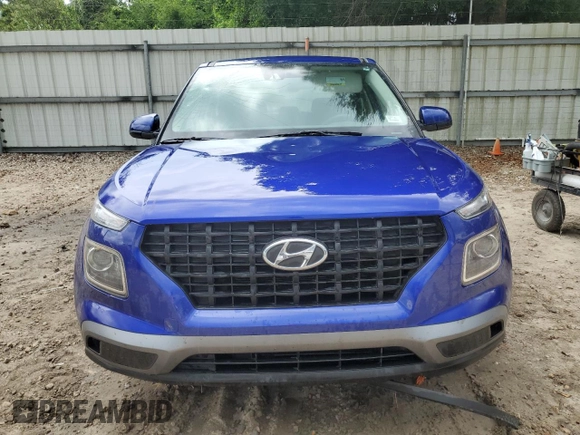 2021 Hyundai Venue SE z VIN KMHRB8A36MU068242, wystawiony jako Copart lot #56143775 z przebiegiem 104 035 mil mil oraz Czysty tytuł • Clean title. Historia ofert i sprzedaży dostępna na DreamBid. Obrazek 5.