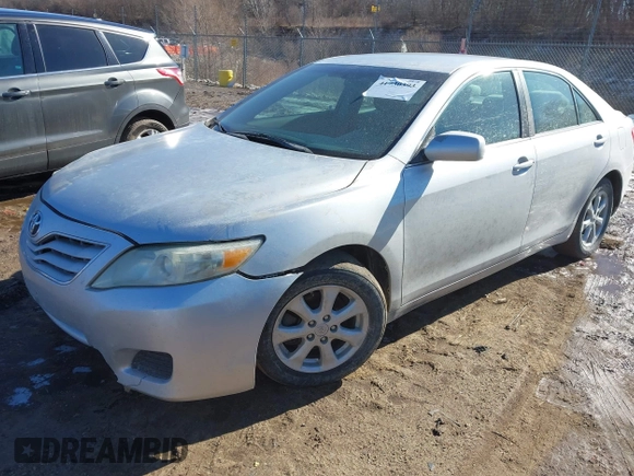 2011 Toyota Camry LE z VIN 4T4BF3EK1BR182727, wystawiony jako IAAI lot #41730393 z przebiegiem 314 661 mil mil oraz . Historia ofert i sprzedaży dostępna na DreamBid. Obrazek 2.