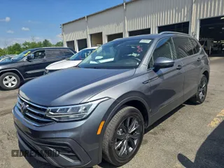 2024 Volkswagen Tiguan SE z VIN 3VV3B7AX3RM106966, wystawiony jako IAAI lot #42809081 z przebiegiem 32 302 mil mil oraz . Historia ofert i sprzedaży dostępna na DreamBid. Obrazek 25.