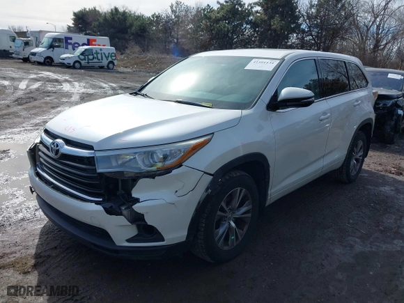 2015 Toyota Highlander LE with VIN 5TDBKRFHXFS172501, listed as a IAAI auction lot 41591131 with 108,000 mi miles. Bid and sale history available at carsss.com. Image 17.