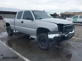 2006 Chevrolet Silverado 1500 LT2 with VIN 1GCEK19B96Z245538, listed as a IAAI auction lot 41492103 with 130,957 mi miles. Bid and sale history available at carsss.com. Image 1.