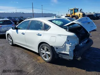 2014 Nissan Altima 2.5 SV with VIN 1N4AL3AP0EC126573, listed as a IAAI auction lot 41731224 with 132,497 mi miles. Bid and sale history available at carsss.com. Image 3.