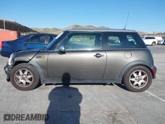 2006 MINI Hardtop with VIN WMWRC33586TJ75043, listed as a IAAI auction lot 41948235 with 138,402 mi miles and . Bid and sale history available at DreamBid. Image 14.