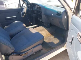 1993 Toyota Pickup DLX with VIN JT4RN93P4P5086920, listed as a IAAI auction lot 42033875 with 329,248 mi miles and . Bid and sale history available at DreamBid. Image 5.
