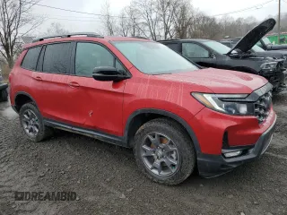 2024 Honda Passport TrailSport with VIN 5FNYF8H64RB019688, listed as a Copart auction lot 52196585 with 14,943 mi miles and Salvage Title. Bid and sale history available at carsss.com. Image 4.