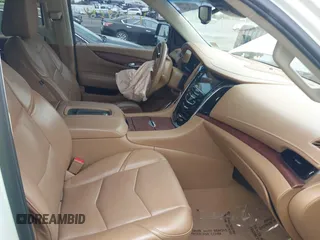 2016 Cadillac Escalade Platinum z VIN 1GYS4DKJ2GR316025, wystawiony jako IAAI lot #42039284 z przebiegiem Nie podano mil oraz . Historia ofert i sprzedaży dostępna na DreamBid. Obrazek 5.