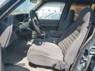 1994 Ford Explorer Eddie Bauer z VIN 1FMDU34X2RUD14846, wystawiony jako Copart lot #69321834 z przebiegiem 223 648 mil mil oraz Czysty tytuł • Clean title. Historia ofert i sprzedaży dostępna na DreamBid. Obrazek 7.
