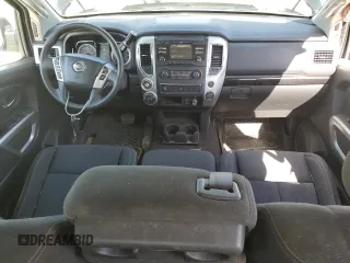 2018 Nissan Titan SV z VIN 1N6AA1EJ0JN504302, wystawiony jako Copart lot #48414435 z przebiegiem 72 766 mil mil oraz Szkoda całkowita • Salvage title. Historia ofert i sprzedaży dostępna na DreamBid. Obrazek 8.