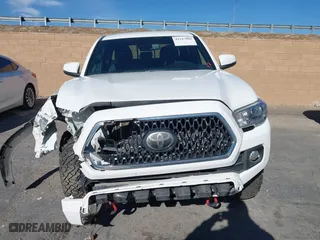 2019 Toyota Tacoma 4WD SR5 with VIN 3TMDZ5BN1KM079305, listed as a IAAI auction lot 41247804 with 98,494 mi miles. Bid and sale history available at carsss.com. Image 12.